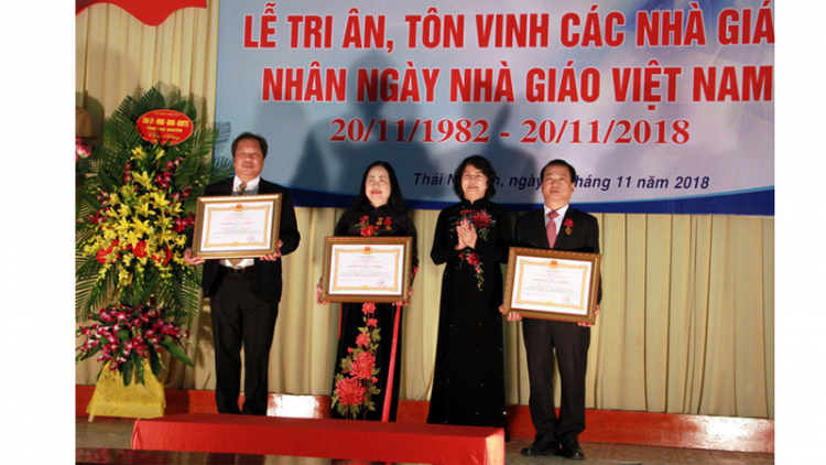 Phó chủ tịch nước dự lễ kỷ niệm ngày nhà giáo Việt Nam tại Đại học Thái Nguyên