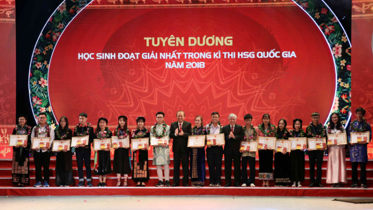 Phó Thủ tướng Trương Hòa Bình dự Lễ tuyên dương học sinh, sinh viên Dân tộc thiểu số xuất sắc, tiêu biểu năm 2018