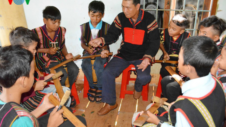 Đắk Lắk: mở lớp học đánh cồng chiêng