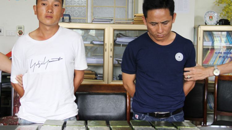 Lào Cai: bắt 2 người mang theo bao tải đựng 23 bánh Heroin