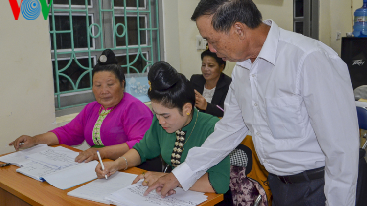 Nỗ lực bảo tồn chữ Thái cổ tại Điện Biên