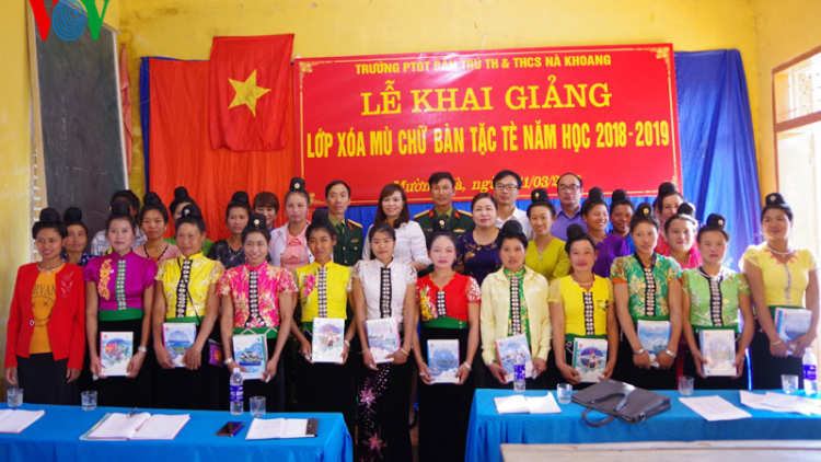 Bộ đội biên phòng Sơn La mang cái chữ cho phụ nữ vùng cao
