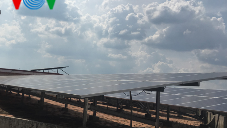 Đắk Lắk: các hộ kinh doanh điện mặt trời nhận tiền chi trả