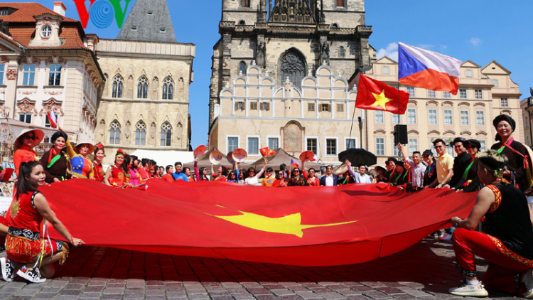 Rực rỡ văn hóa Việt Nam tại Lễ hội các dân tộc thiểu số toàn Séc 2019