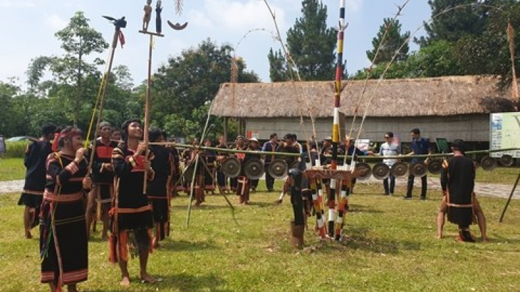 Độc đáo múa Xoang mừng nhà Rông mới của người Jarai