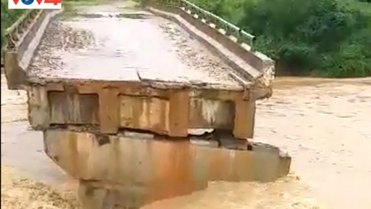 Kon Tum: Vừa khắc phục hậu quả vừa tiếp tục ứng phó với mưa lũ