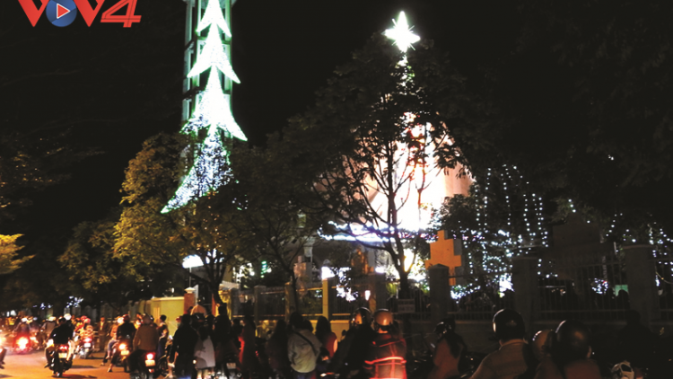 Đêm Noel ở Kon Tum: Hạnh phúc là hai chữ Bình An