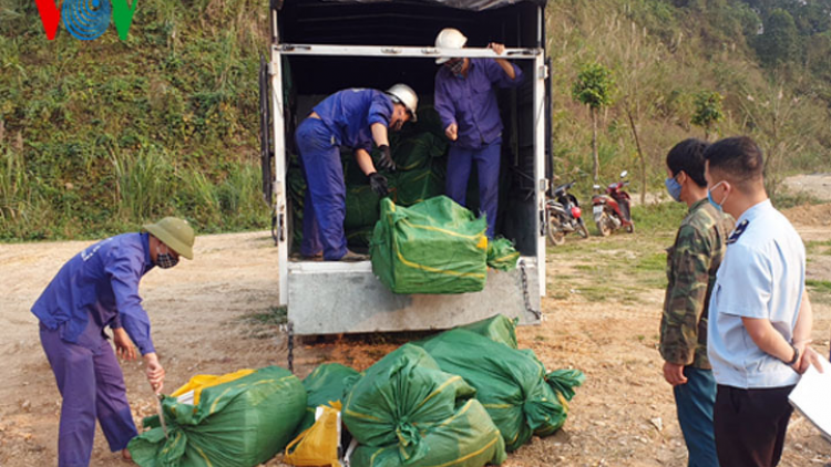 Hàng lậu vượt biên giữa đại dịch ở Lào Cai