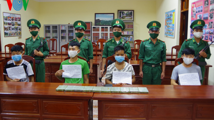 Sơn La bắt 4 đối tượng người nước ngoài mang Hêroin vào Việt Nam