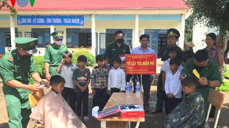 Kon Tum: Đồn Biên phòng Sa Loong nhân lên niềm vui ngày đất nước độc lập