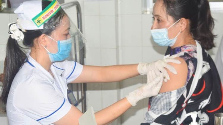Đồng bằng sông Cửu Long tăng tốc tiêm vắc xin phòng bệnh Covid-19