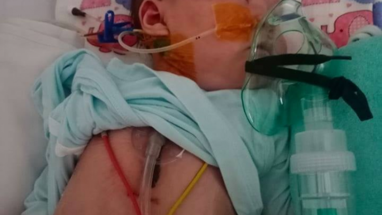 Cháu bé 3 tháng tuổi người Thổ cần tiền trị bệnh tim bẩm sinh