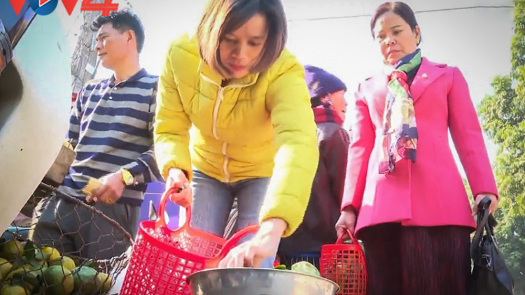 Phụ nữ Lào Cai dùng làn nhựa để giảm...rác thải nhựa