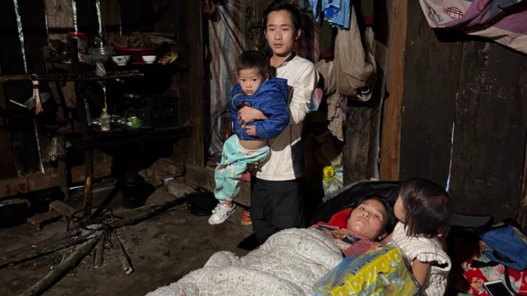 Chung tay giúp đỡ gia đình người Mông ở Yên Bái