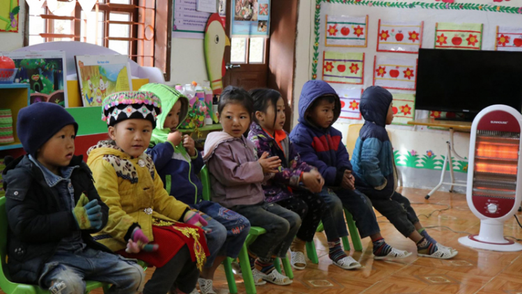 Giữ ấm cho học sinh vùng cao Hà Giang trước đợt rét đậm, rét hại