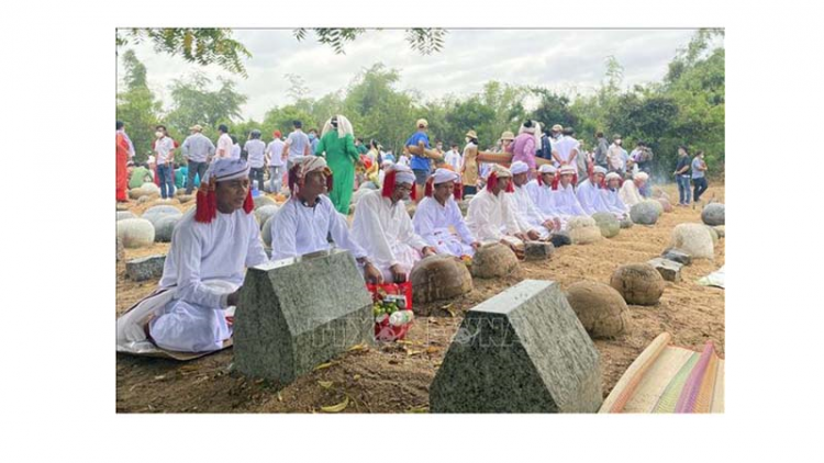 Tết cổ truyền Ramưvan của đồng bào Chăm ở Ninh Thuận