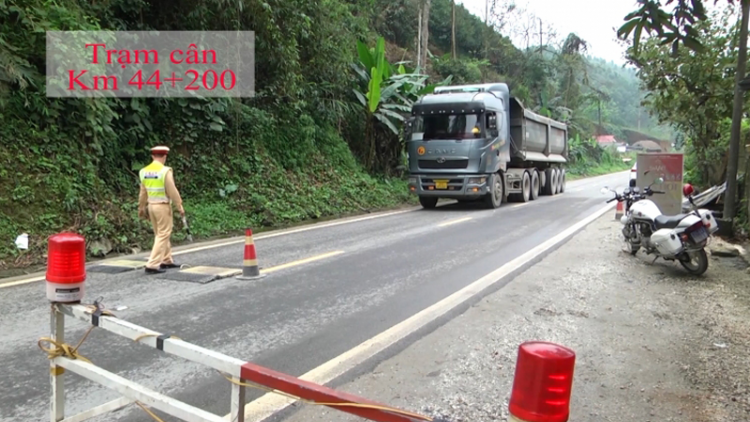 “Cuộc chiến” xử lý xe quá tải trọng trên Quốc lộ 70 Yên Bái