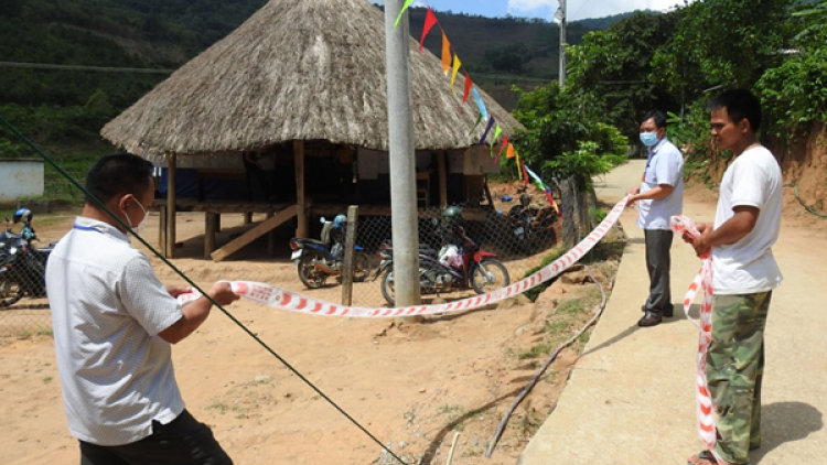 Phát triển đảng viên người dân tộc thiểu số ở huyện biên giới Đăk Glei, tỉnh Kon Tum