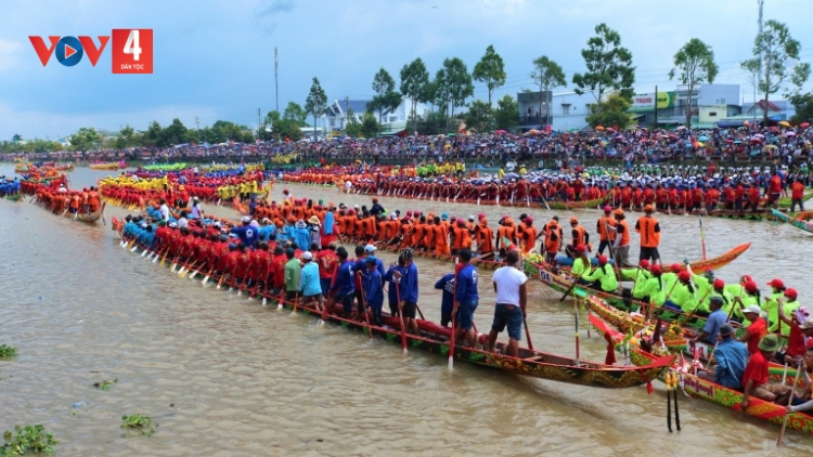 Sóc Trăng: Tưng bừng giải đua ghe Ngo đồng bào Khmer năm 2022