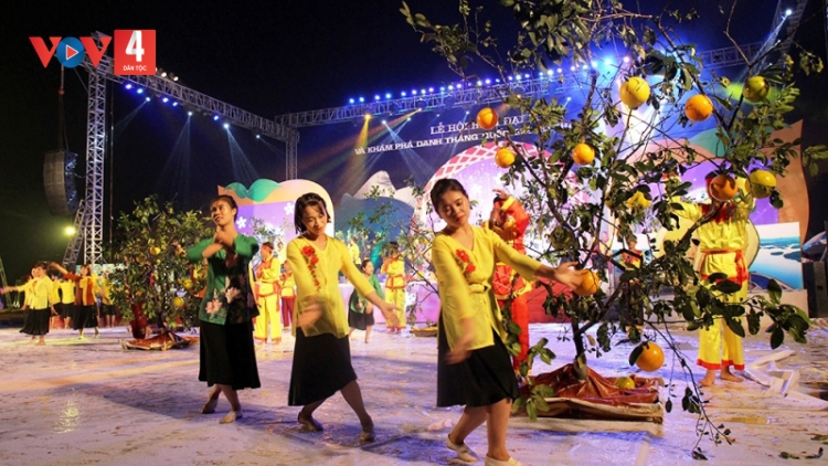 Nhiều hoạt động đặc sắc tại Lễ hội bưởi Đại Minh và khám phá danh thắng quốc gia hồ Thác Bà