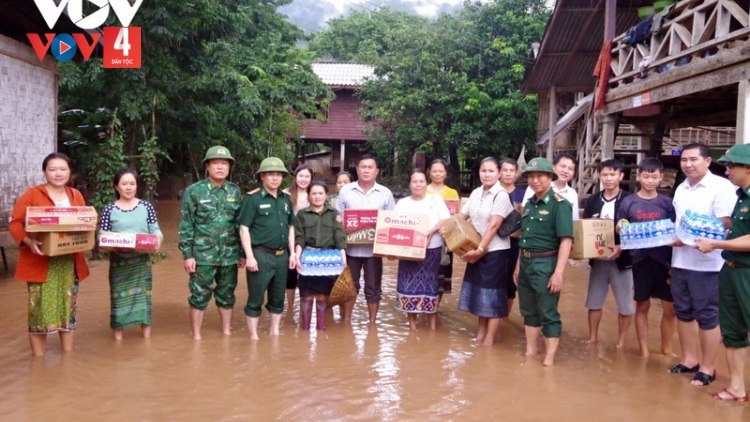 Biên phòng Hà Tĩnh hỗ trợ tỉnh Bolykhamxay (Lào) khắc phục sạt lở