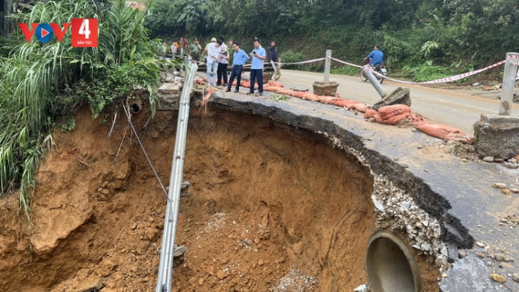 Lào Cai: Khẩn trương khắc phục sạt lở trên các tuyến giao thông sau mưa lũ