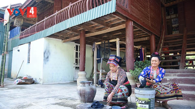  Người Lào Điện Biên giữ gìn nghề dệt thổ cẩm