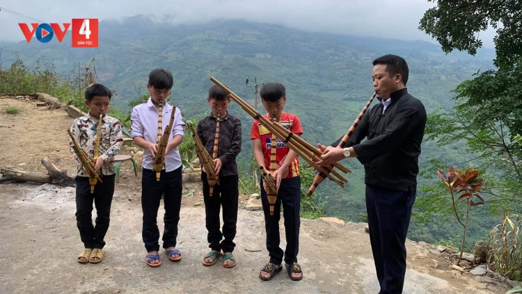 Câu lạc bộ yêu thích nhạc cụ dân tộc - Nơi lan tỏa tiếng khèn Mông ở Xín Mần