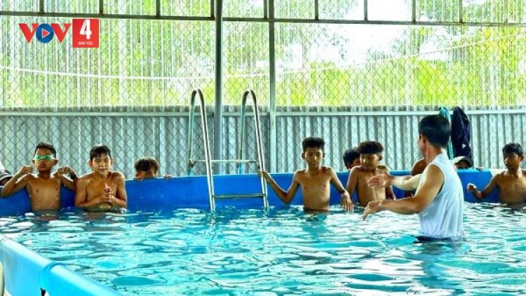 Phát động dạy bơi phòng, chống đuối nước cho học sinh trong dịp hè ở Đắk Lắk