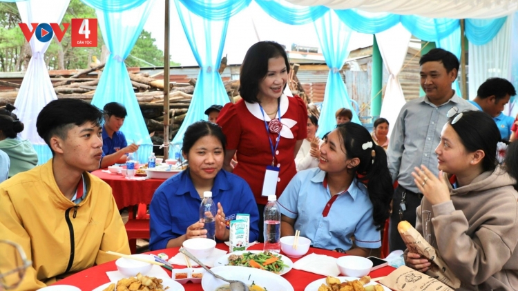 Ấm lòng "bữa ăn 0 đồng" phục vụ thí sinh vùng sâu Đắk Nông thi tốt nghiệp THPT