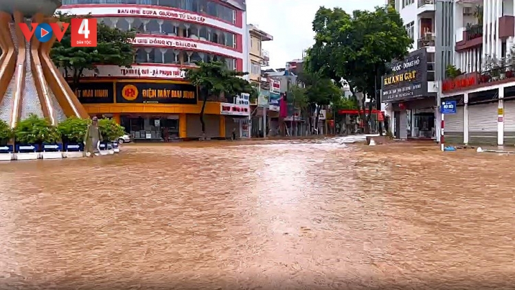 Sơn La: Mưa lớn gây ngập diện rộng, nước vẫn cuồn cuộn đổ về