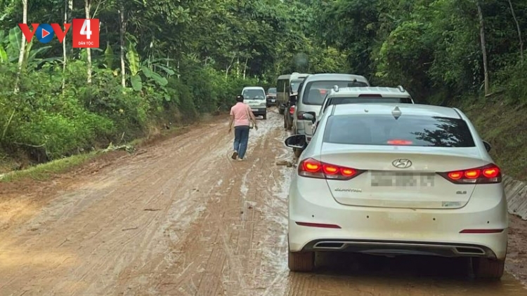 Mưa lớn tiếp tục làm nhiều tuyến đường ở Sơn La bị ách tắc