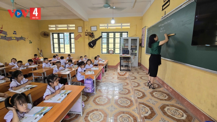 Vùng lũ Lào Cai gian nan ngày đầu đi học trở lại