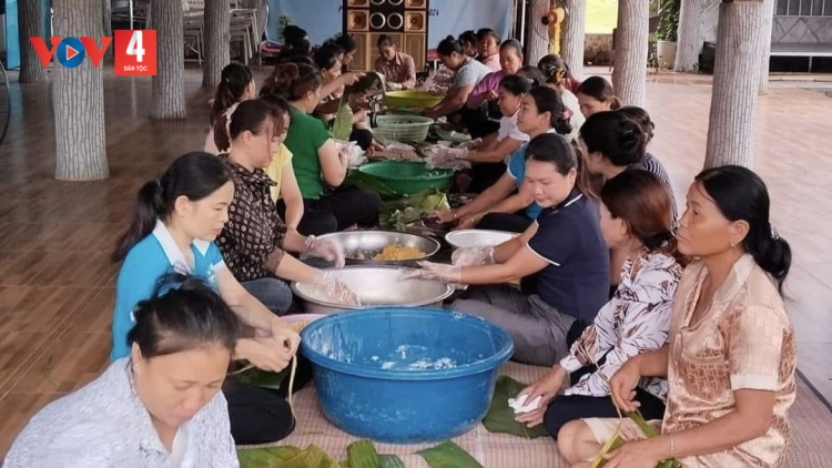 Người dân Sơn La “gói” yêu thương gửi về vùng lũ