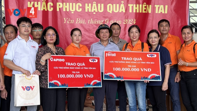 Đài TNVN thăm hỏi, trao tặng nhu yếu phẩm thiết yếu đến đồng bào vùng lũ Yên Bái