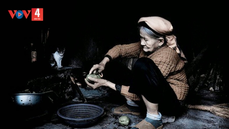 TẤM ÁO CHIẾN SĨ MẸ VÁ NĂM XƯA