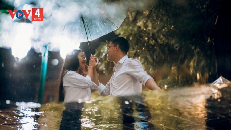 ĐỢI CHỜ TRONG CƠN MƯA