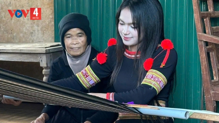 C’MỌOR ÊĐÊ BHRỢ PA T’MÊÊ ADIN