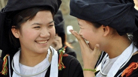 Nét đẹp khăn đội đầu của phụ nữ Sán Dìu ở Thái Nguyên