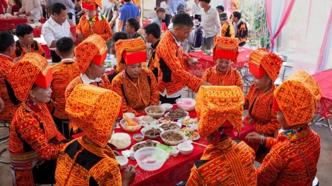 PỈ NOỌNG CẦN DAO LÔ GANG DÚ HOẸN BA CHẼ SLẢNH QUẢNG NINH LỒNG LÈNG CHƯỚNG CHẮP AU SLE KHƯỞNG SLỬA KHÓA CÚA DÂN TỘC