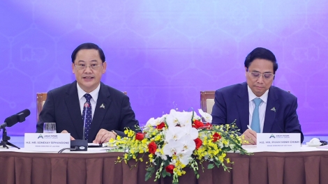 Thủ tướng Việt Nam n’hanh Thủ tướng Lào ndrel ƀư tơm tâm nchră đah doanh nghiệp ASEAN n’hanh nuĭh kan ndrel 