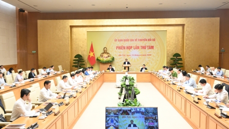 Thủ tướng Phạm Minh Chính ƀư tơm rơh hop tâl 8 bah Ủy ban gưl neh dak mpeh rgâl mbrô