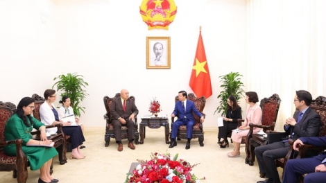 Phŏ Thủ tướng Trần Hồng Hà sơng Kơdră Anih jang pơgang apŭng plĕnh teh