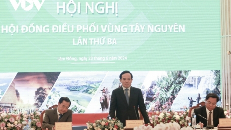 Phó Thủ tướng ồng Trần Lưu Quang tus bal, đơng lam pơrjum Mpồl duh broă pơgồp bal đơng lam tiah Tây Nguyên 