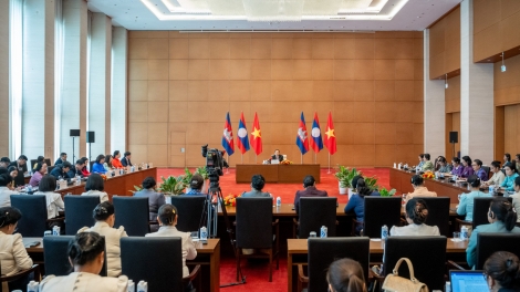 Kruanh Quốc hội Trần Thanh Mẫn wơt mpôl đại biểu rmôt bu ur n’hanh doanh nhân Lào n’hanh Campuchia  
