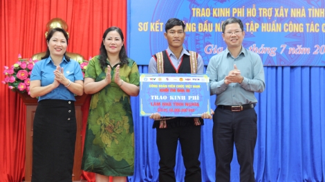 Công đoàn Viên chức Việt Nam kơl ƀư ngih jay, pă an thẻ BHYT ta Gia Lai.