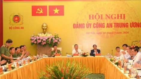 Pơxiâm Hôp Đảng ủy Kŏng an xiâm tơnêi têa 6 khế apoăng hơnăm 2024