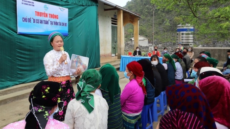 Tổ truyền thông cộng đồng thôn Suối Chín Ván vận động thành công dòng họ Thào thực hiện nếp sông mới trong tổ chức tang ma