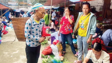 ĂN NGỌM CHANG TỞI SLỔNG CÚA PỈ NOỌNG DÂN TỘC NỌI CẦN DÚ BÚNG SLUNG