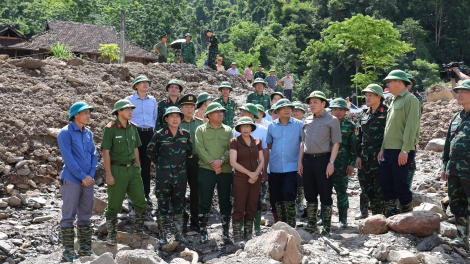 Kơ-iăng khua dêh čar ơi Trần Lưu Quang pel ĕp kơ bruă rŭ pơdong glăi tơlơi kơ ƀuh ia kor ƀơi Điện Biên